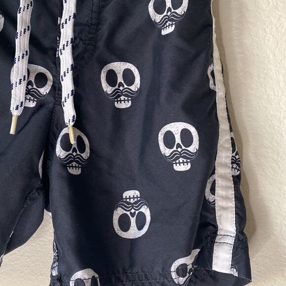 The Children’s Place Skull Swimming Trunks Size 4 - Picture 2 of 4